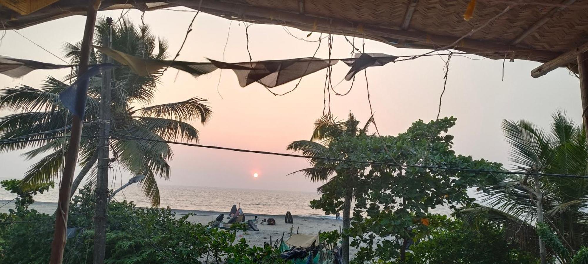 Peace And Love Beach Homestay Alappuzha ภายนอก รูปภาพ