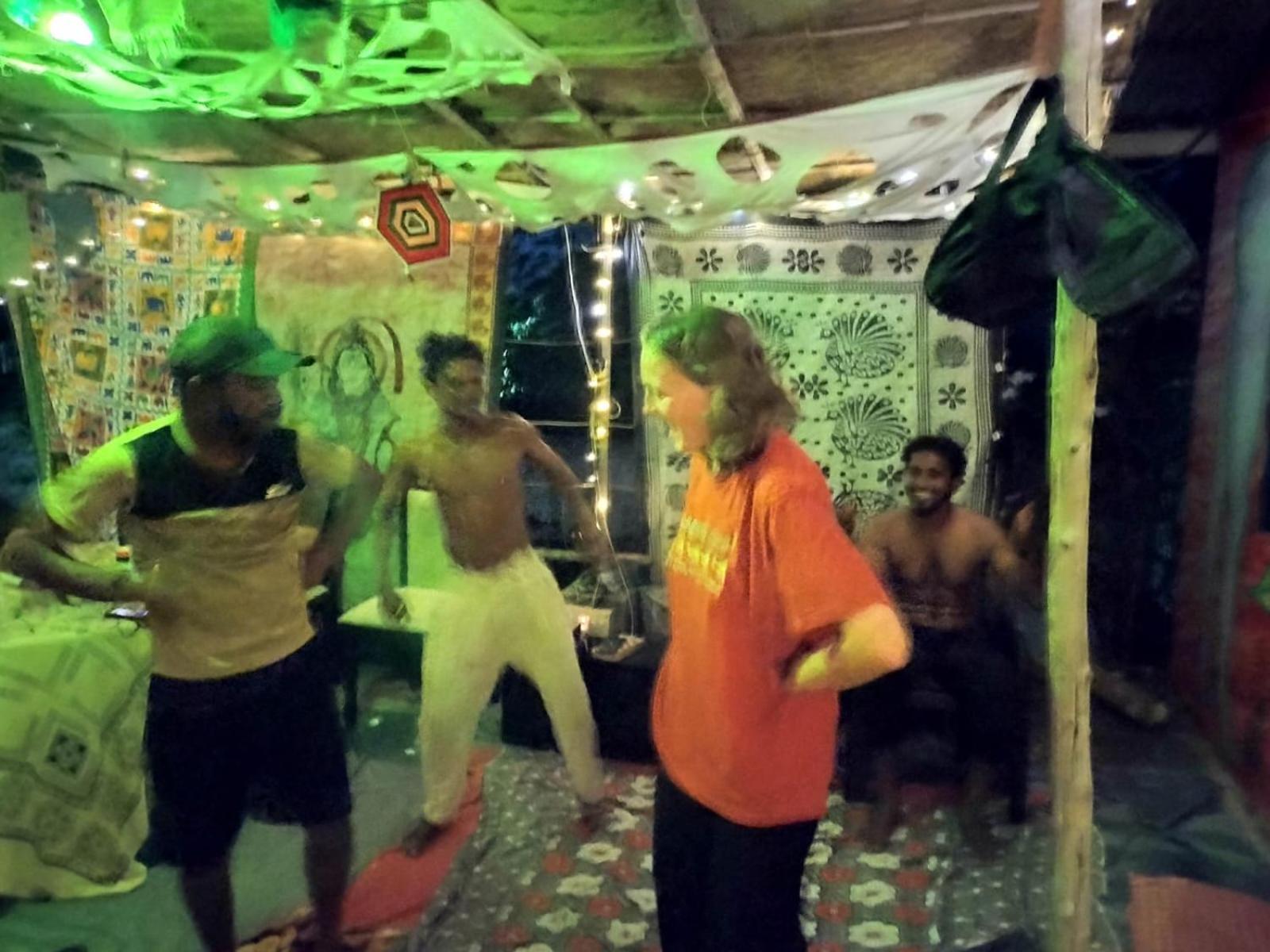 Peace And Love Beach Homestay Alappuzha ภายนอก รูปภาพ